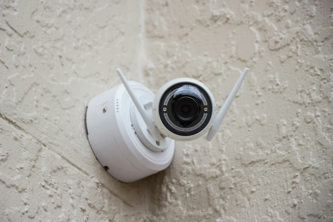 Invisible Security: 7 Powerful Ways to Discreetly Integrate Cameras Into Interior Design 1 invisible security camera