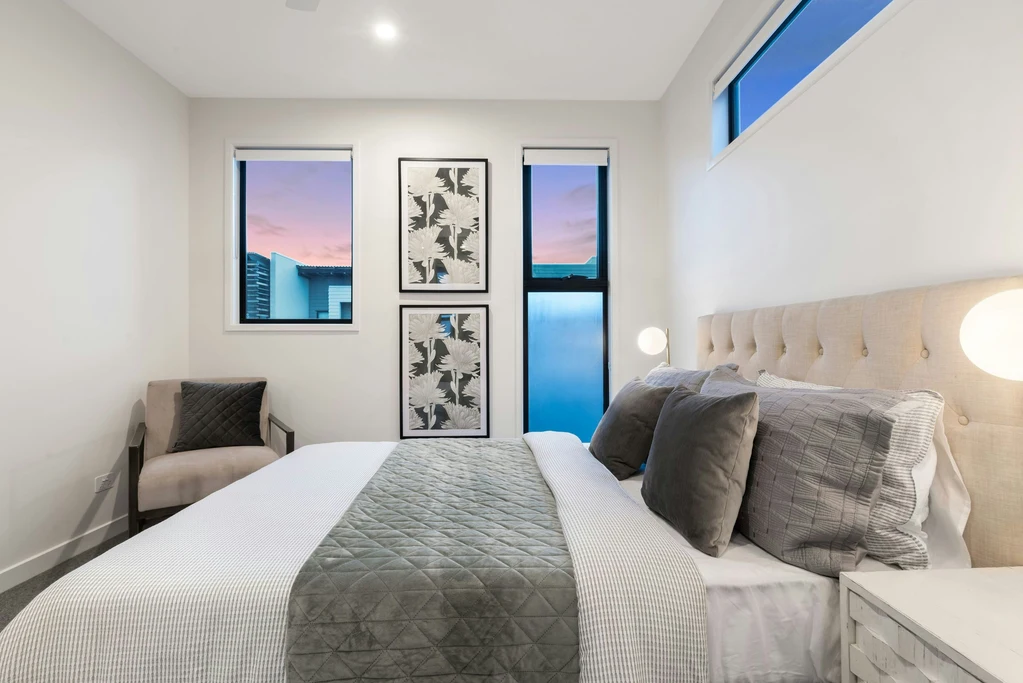 The Comfort of Symmetry: Why Balanced Furniture Arrangements Reduce Stress 1 symmetry in furniture