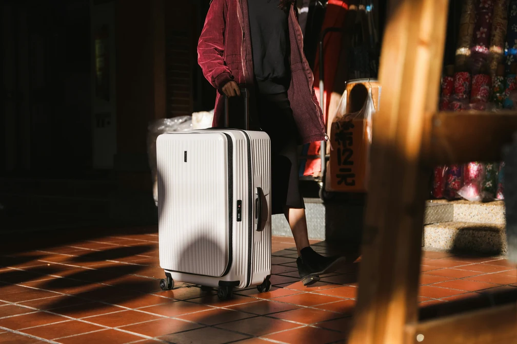 eminent luggage tVKQmny4VXM unsplash